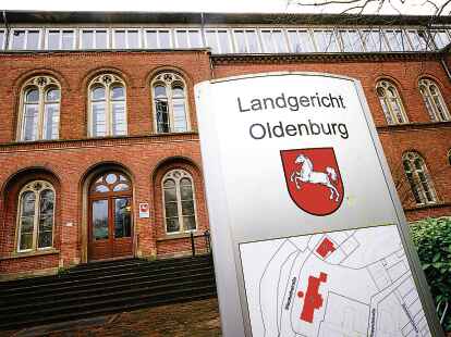 Ein 27 Jahre alter Mann aus L&ouml;ningen ist vor dem Landgericht Oldenburg angeklagt. Er soll sich an vier M&auml;dchen sexuell vergangen haben. (Symbolbild)