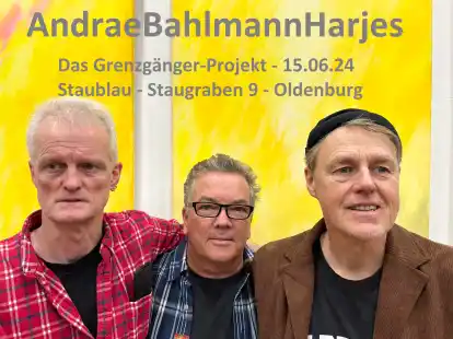Konzertieren mit ihrem Grenzg&auml;nger-Projekt im Garten des Staublau-Caf&eacute;: Bahli Bahlmann, Iko Andrae und Eckhard Harjes.