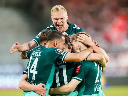 Jahn Regensburg hat den Aufstieg in die 2. Liga perfekt gemacht.