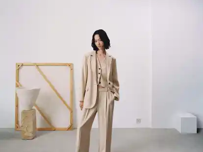 Oversized-Hosenanz&uuml;ge und Westen als Topersatz: Zwei Trends, die sich gut miteinander kombinieren lassen, wie in diesem Beispiel von Mango (Weste ca. 40 Euro, Blazer ca. 70 Euro, Hose ca. 50 Euro).