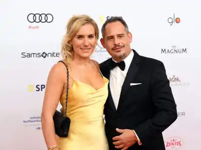 Der Schauspieler Moritz Bleibtreu und seine Frau Saskia de Tschaschell beim 48. Deutschen Filmball.