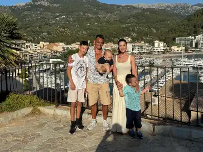 Lara und Philipp Schumacher wollen gemeinsam mit ihren drei Kindern ein neues Leben auf Mallorca beginnen. Dafür bereiten sie seit Jahren alles vor – und der letzte, mehrmonatige Aufenthalt vor der Auswanderung begann mit einem herben Rückschlag.