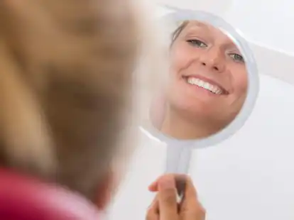 Endlich gerade Z&auml;hne! Bei Zahnfehlstellungen, die nicht zu stark sind, k&ouml;nnen Aligner zum Einsatz kommen.