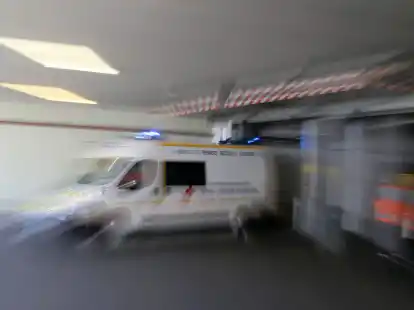 Ein 16 Monate altes Kleinkind ist in Frankreich in einem Auto auf einem Firmenparkplatz gestorben. (Symbolbild)