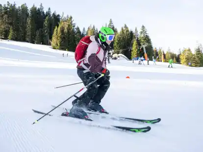Damit die Bretter nicht an Gleitf&auml;higkeit verlieren, sollte man sie mindestens an jedem zweiten Skitag wachsen.