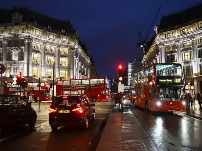Wer sich den Londoner Verkehr mit dem eigenen Auto antun m&ouml;chte, muss sich auch mit den geltenden Regeln rund um Umweltzone und City-Maut vertraut machen.