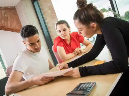 Beratung absolut sinnvoll: Wer von der privaten in die gesetzliche Krankenkasse wechseln m&ouml;chte, sollte das nicht auf eigene Faust tun.