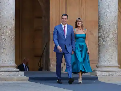 Pedro Sanchez (l.) und seine Ehefrau Bego&ntilde;a G&oacute;mez.