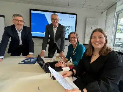 Berichteten &uuml;ber die wirtschaftliche Lage von B&uuml;fa (von links): Ralf Ramke (kaufm&auml;nnischer Gesch&auml;ftsf&uuml;hrer), Felix Thalmann (Vorsitzender Gesch&auml;ftsf&uuml;hrer), Dr. Anette Koch-Wegener (Leiterin Kommunikation) sowie Chiara Hagemann (Social Media Managerin)