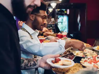 Gro&szlig;e Auswahl: Beim Buffet bleibt oft etwas &uuml;brig. Diese Reste kann man den G&auml;sten mitgeben.