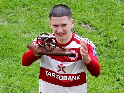 D&uuml;sseldorfs Christos Tzolis wurde zum Torsch&uuml;tzenk&ouml;nig der 2. Bundesliga geehrt.