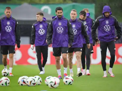 Die DFB-Elf bereitete sich im Th&uuml;ringer Schmuddelwetter auf das Heim-Turnier vor.