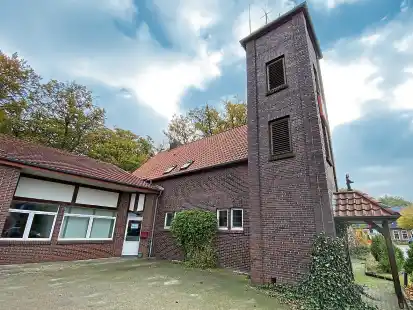 Die alte Feuerwache an der B&uuml;mmersteder Stra&szlig;e in Sandkrug: In der Frage der Nachnutzung prallen die Gegens&auml;tze weiter aufeinander.