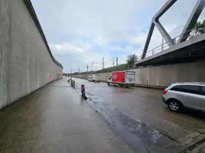 Noch k&ouml;nnen Autofahrer und Lkw den westlichen Abschnitt der 400 Meter langen Trogstrecke nutzen, ab dem 10. Juni ist damit vorl&auml;ufig erst einmal Schluss. Bild: Peter Saathoff
