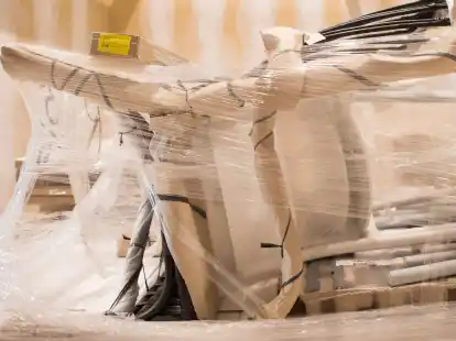 M&ouml;bel lassen sich bequem online bestellen und nach Hause liefern. Doch wer bei der Bestellung nicht aufpasst, muss sie mitunter selbst durch das Treppenhaus wuchten.