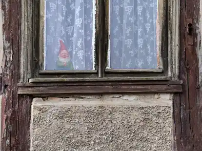 Alt und renovierungsbed&uuml;rftig? Eine in die Jahre gekommene Immobilie auf den aktuellen Stand zu bringen, kann ins Geld gehen. Um Eigent&uuml;merinnen und Eigent&uuml;mern Anreize zu bieten, es dennoch anzugehen, gibt es verschiedene F&ouml;rderma&szlig;nahmen.