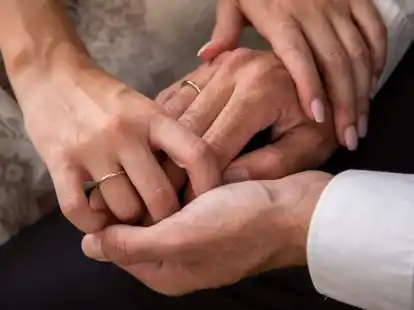 Die gesetzliche Vermutung einer Versorgungsehe kann widerlegt werden, wenn die Eheschlie&szlig;ung eine Verwirklichung eines vor der Krankheitskenntnis gefassten Heiratsentschlusses ist.