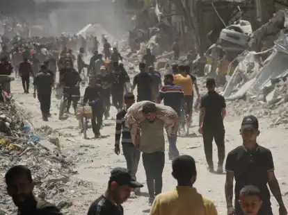 Israels Armee hat nach eigenen Angaben die Kontrolle &uuml;ber den gesamten Abschnitt an der Grenze zu &Auml;gypten &uuml;bernommen - immer mehr Pal&auml;stinenser fliehen nach Dschabalia.