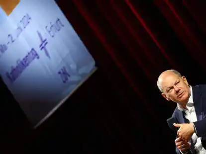 Bundeskanzler Olaf Scholz nimmt an einer Podiumsdiskussion beim Deutschen Katholikentag in Erfurt teil.