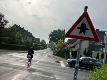 Vorrang für die Fahrradstraße Quellenweg: Autos auf der Straßen Haarenfeld müssen nun warten.