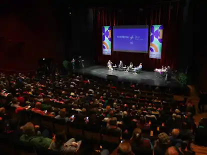 Podiumsdiskussion &laquo;Gemeinschaft st&auml;rken, Gesellschaft gestalten - Unsere Verantwortung f&uuml;r die Demokratie&raquo; mit Bundeskanzler Olaf Scholz auf dem Katholikentag in Erfurt.