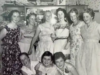 Im Jahr 1958 ist dieses Foto auf der Verlobungsfeier von Ingrid von Atens entstanden.