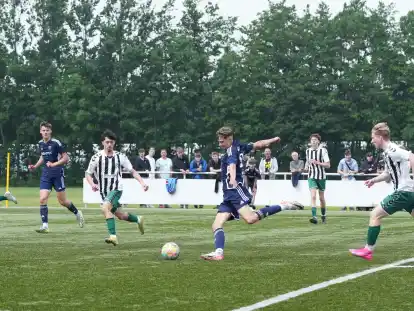 Kickers Emden bestimmte die Partie. Die Oldenburger hatten meistens das Nachsehen.