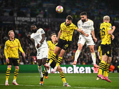 Madrids Dani Carvajal (2.v.r) erzielt neben Dortmunds Niclas Füllkrug das Tor zum 0:1.