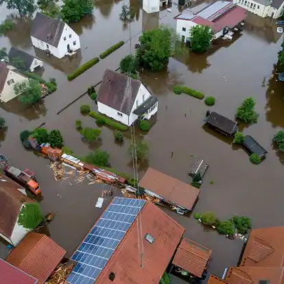 Viele Teile Süddeutschlands haben mit Überschwemmungen zu kämpfen - so auch Dinkelscherben im schwäbischen Landkreis Augsburg.