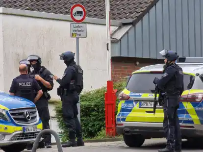 Einsatzkräfte der Polizei am 1. Juni in Hagen im Einsatz.