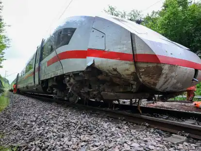 Zwei Waggons eines ICE sind im baden-w&uuml;rttembergischen Schw&auml;bisch Gm&uuml;nd entgleist. (Marius Bulling/dpa)
