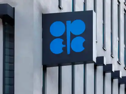 Das Opec-Logo am Hauptquartier der Organisation in Wien.