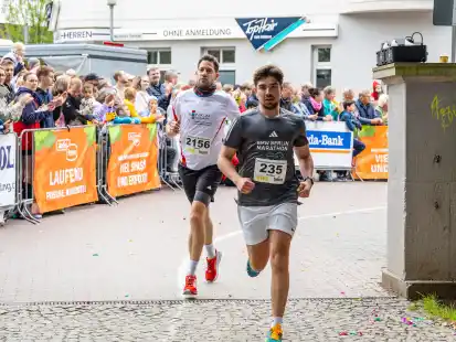 543 L&auml;uferinnen und L&auml;ufer erreichten beim 10-Kilometer-Lauf das Ziel.