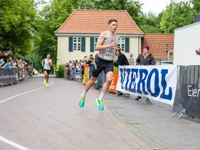 543 L&auml;uferinnen und L&auml;ufer erreichten beim 10-Kilometer-Lauf das Ziel.