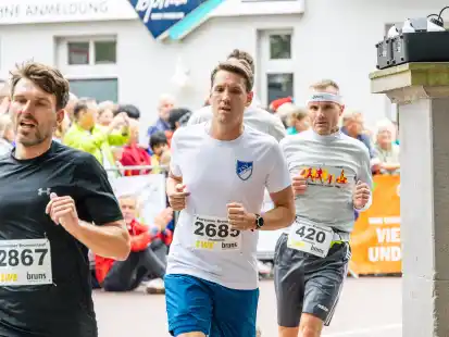 543 L&auml;uferinnen und L&auml;ufer erreichten beim 10-Kilometer-Lauf das Ziel.