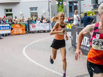 543 L&auml;uferinnen und L&auml;ufer erreichten beim 10-Kilometer-Lauf das Ziel.