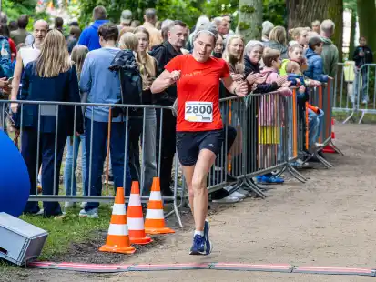 543 L&auml;uferinnen und L&auml;ufer erreichten beim 10-Kilometer-Lauf das Ziel.