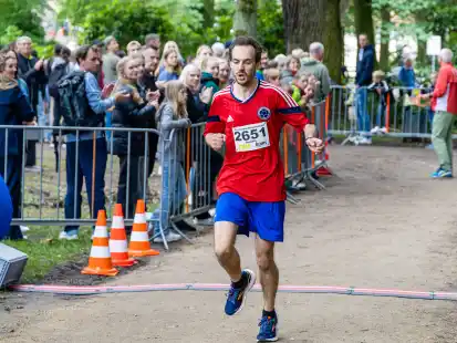 543 L&auml;uferinnen und L&auml;ufer erreichten beim 10-Kilometer-Lauf das Ziel.