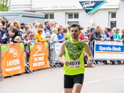 543 L&auml;uferinnen und L&auml;ufer erreichten beim 10-Kilometer-Lauf das Ziel.