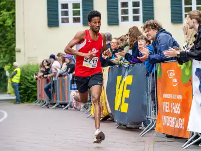 543 L&auml;uferinnen und L&auml;ufer erreichten beim 10-Kilometer-Lauf das Ziel.