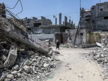 Zerstörte Gebäude im Gazastreifen. Der in Tunneln unter dem Küstengebiet ausharrende militärische Anführer der Hamas, Jihia al-Sinwar, ist einem Medienbericht zufolge nur dann zu einem Abkommen bereit, wenn es das Überleben der Hamas als militärische und politische Kraft in Gaza sichert.
