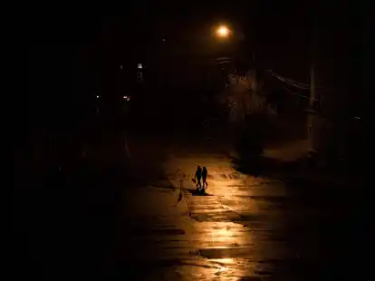 Die Ukraine im Dunkeln? Pr&auml;sident Selenskyj hat die B&uuml;rger aufgerufen, m&ouml;glichst wenig Strom zu verbrauchen.