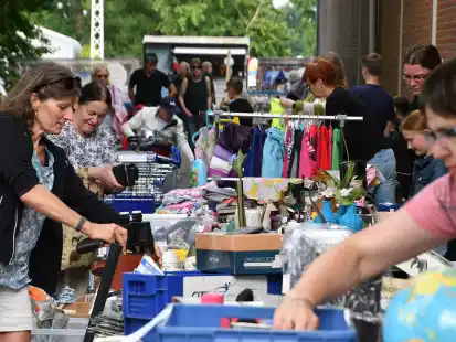 Flohmärkte in Hude Mehr als 80 Aussteller auf 12.000 Quadratmetern