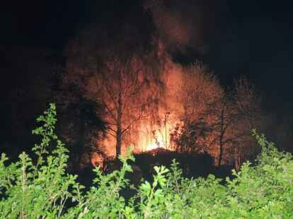 Ebenfalls Brandstiftung: Das Feuer in der Gartenlaubenkolonie.