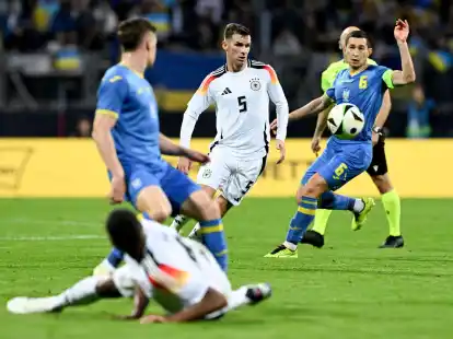 Die DFB-Elf um Pascal Groß (M) kam nicht über ein 0:0 gegen die Ukraine hinaus.