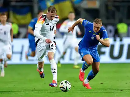 Nach seiner Einwechslung war Maximilian Beier (l) sofort im Spiel.