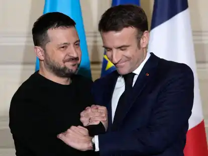 Der ukrainische Präsident, Wolodymyr Selenskyj (l), wird kommenden Freitag bei einem offiziellen Besuch in Frankreich den französischen Präsidenten, Emmanuel Macron, treffen.