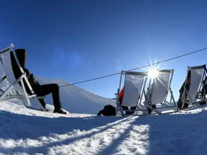 Beim Pausen-Stop auf der Skipiste m&uuml;ssen Wanderer und Skifahrer nicht immer in Bergh&uuml;tten einkehren. Praktische Snacks lassen sich auch daheim vorbereiten.