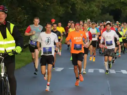 Start zum Lauf über 42,195 Kilometer im Vorjahr: Im Oktober 2023 startete der Oldenburg Marathon in Edewecht.