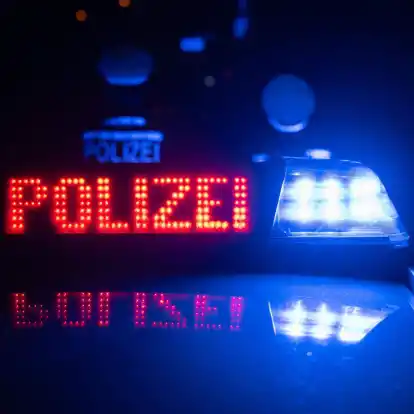 Bei Niebüll in Schleswig-Holstein ist die Leiche einer 21-jährigen Frau gefunden worden.